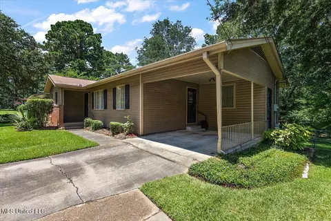 Exterior - 216 Pine Ridge Rd, Jackson, MS 39206 photo 3 of 7
