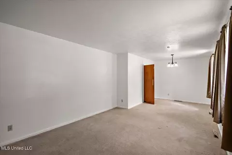 Living - 216 Pine Ridge Rd, Jackson, MS 39206 photo 1 of 2