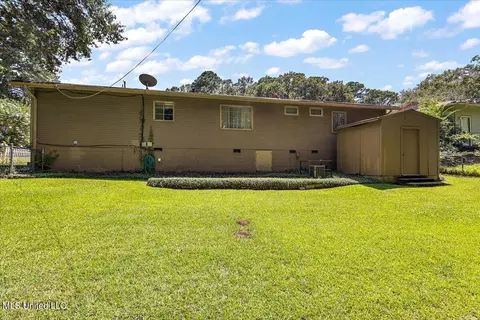 Exterior - 216 Pine Ridge Rd, Jackson, MS 39206 photo 5 of 7