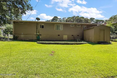 Exterior - 216 Pine Ridge Rd, Jackson, MS 39206 photo 6 of 7