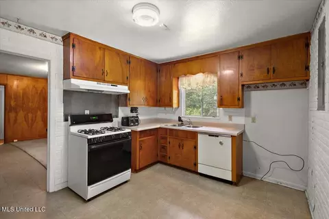 Kitchen - 216 Pine Ridge Rd, Jackson, MS 39206 photo 1 of 1
