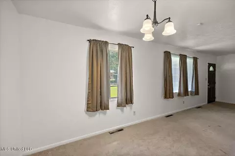 Living - 216 Pine Ridge Rd, Jackson, MS 39206 photo 2 of 2