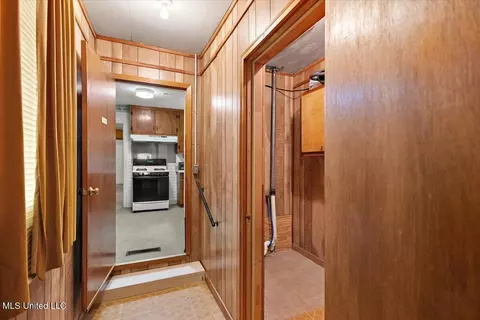 Entry Way - 216 Pine Ridge Rd, Jackson, MS 39206 photo 3 of 3