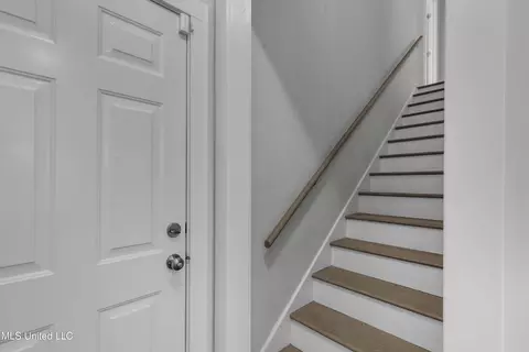 Entry Way - 104 Bridge Water Loop, Madison, MS 39110 photo 3 of 6