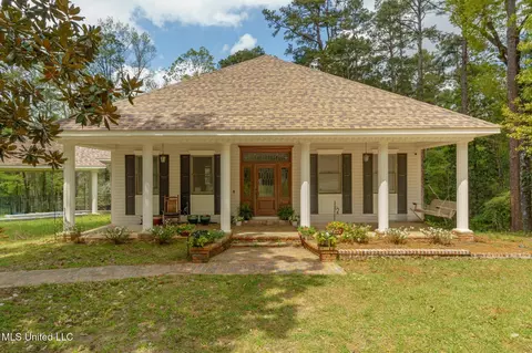 82 Summer Pl, Hattiesburg, MS 39402