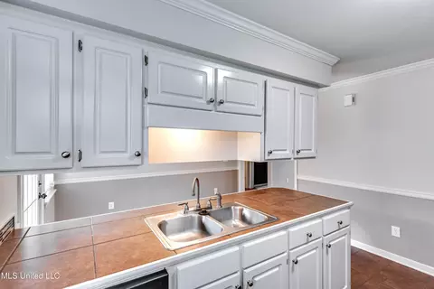 Kitchen - 166 Cedar Spring Cir, Pearl, MS 39208 photo 5 of 7