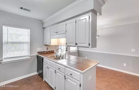 Kitchen - 166 Cedar Spring Cir, Pearl, MS 39208 photo 3 of 7
