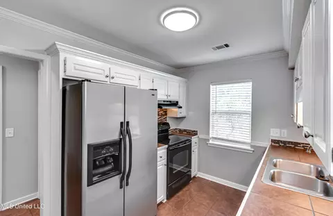 Kitchen - 166 Cedar Spring Cir, Pearl, MS 39208 photo 2 of 7