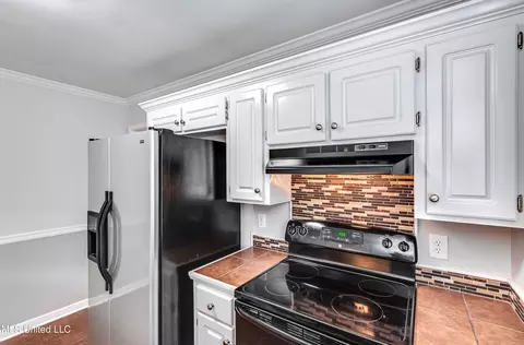 Kitchen - 166 Cedar Spring Cir, Pearl, MS 39208 photo 4 of 7