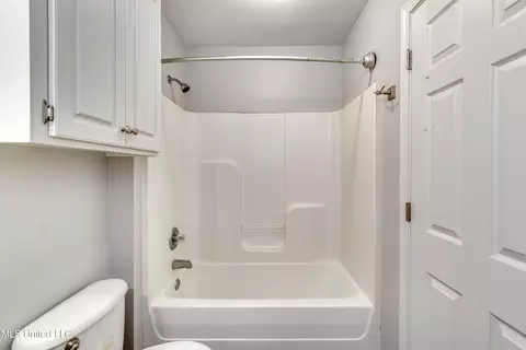 Bath - 166 Cedar Spring Cir, Pearl, MS 39208 photo 2 of 5