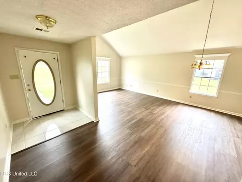 Entry Way - 4292 E Starlanding Rd, Nesbit, MS 38651 photo 1 of 1