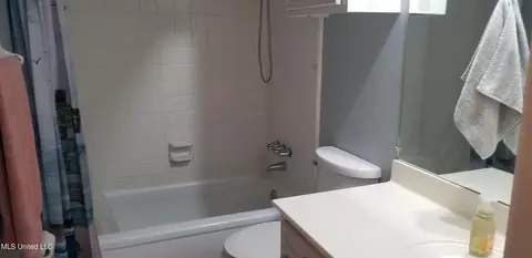 Bath - 131 Cypress Dr, Madison, MS 39110 photo 1 of 2