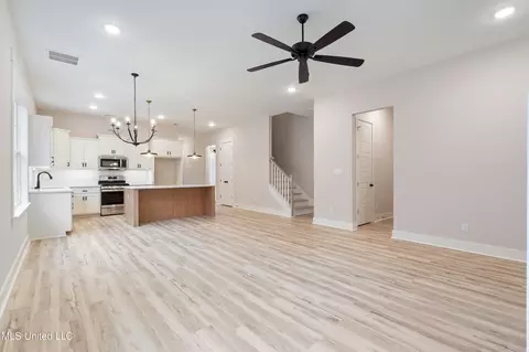 Living - 2593 River Ouse Dr, Hernando, MS 38632 photo 2 of 5