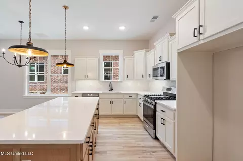 Kitchen - 2593 River Ouse Dr, Hernando, MS 38632 photo 3 of 3