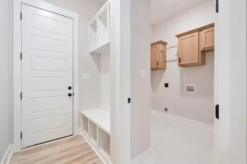 Entry Way - 2593 River Ouse Dr, Hernando, MS 38632 photo 3 of 3