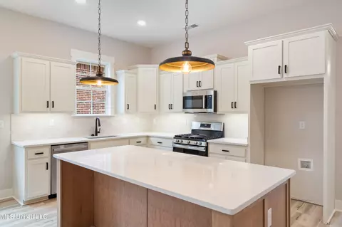 Kitchen - 2593 River Ouse Dr, Hernando, MS 38632 photo 1 of 3