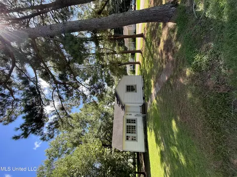 200 King St, Batesville, MS 38606