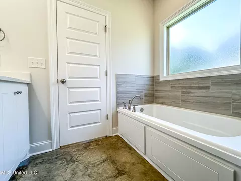 Bath - 958 Riverside Ln, Pearl, MS 39208 photo 3 of 4