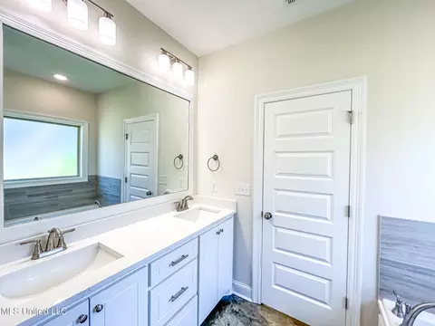 Bath - 958 Riverside Ln, Pearl, MS 39208 photo 2 of 4
