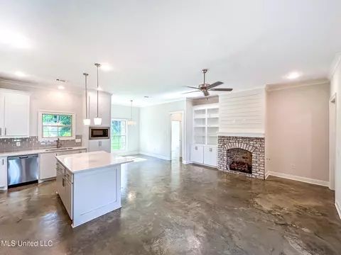 Living - 958 Riverside Ln, Pearl, MS 39208 photo 1 of 2