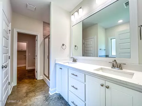 Bath - 958 Riverside Ln, Pearl, MS 39208 photo 1 of 4