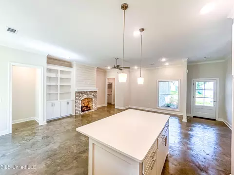 Living - 958 Riverside Ln, Pearl, MS 39208 photo 2 of 2