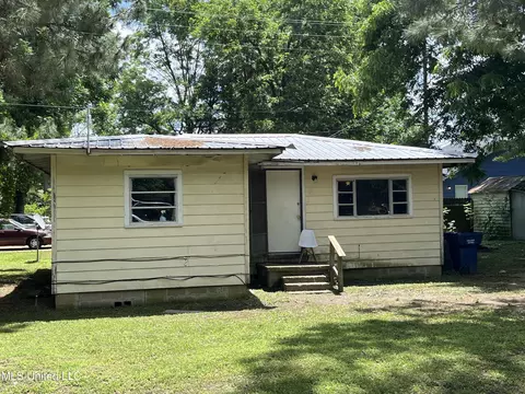 115 Ozbirn St, Batesville, MS 38606