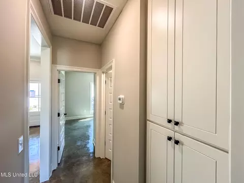 Entry Way - 954 Riverside Ln, Pearl, MS 39208 photo 2 of 2