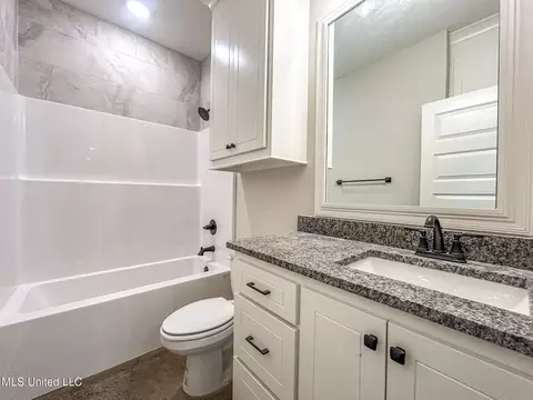 Bath - 954 Riverside Ln, Pearl, MS 39208 photo 3 of 3