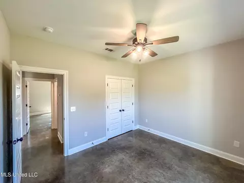Bedroom - 954 Riverside Ln, Pearl, MS 39208 photo 4 of 6