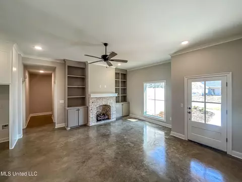 Living - 954 Riverside Ln, Pearl, MS 39208 photo 2 of 2