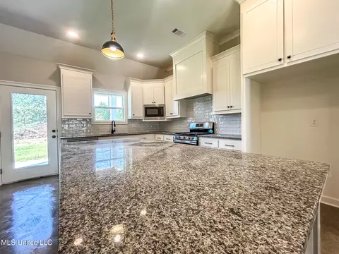 Kitchen - 954 Riverside Ln, Pearl, MS 39208 photo 2 of 3