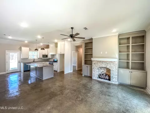 Living - 954 Riverside Ln, Pearl, MS 39208 photo 1 of 2