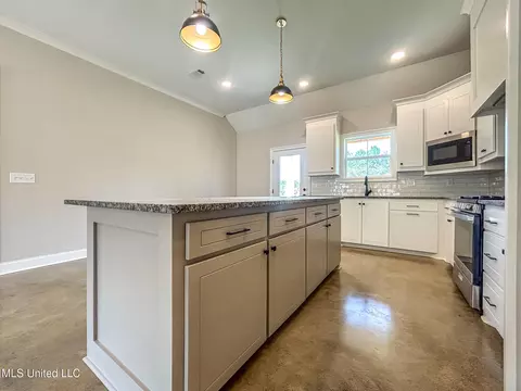 Kitchen - 954 Riverside Ln, Pearl, MS 39208 photo 3 of 3