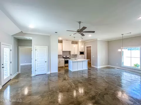 Living - 952 Riverside Ln, Pearl, MS 39208 photo 2 of 3