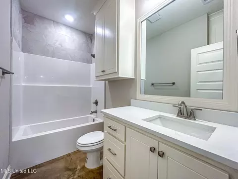 Bath - 952 Riverside Ln, Pearl, MS 39208 photo 3 of 3