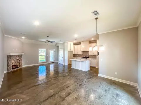Living - 952 Riverside Ln, Pearl, MS 39208 photo 1 of 3