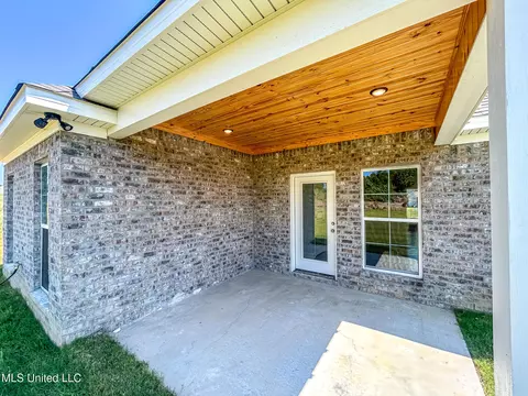 Exterior - 952 Riverside Ln, Pearl, MS 39208 photo 3 of 4