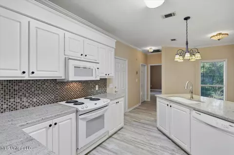 Kitchen - 414 Violet Dr, Madison, MS 39110 photo 3 of 5