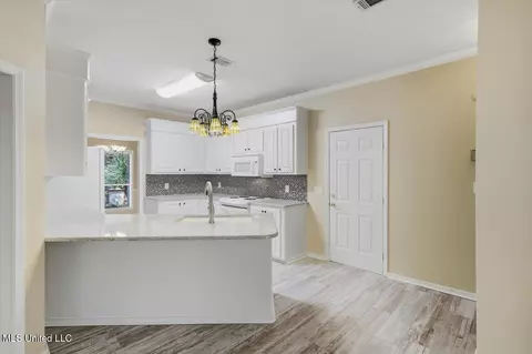 Kitchen - 414 Violet Dr, Madison, MS 39110 photo 5 of 5
