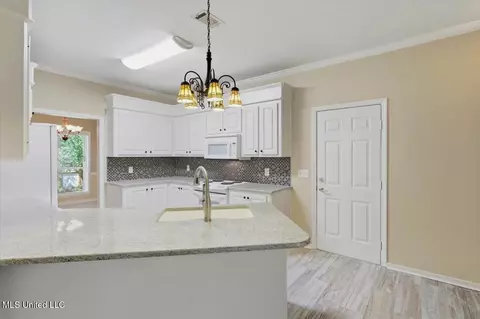 Kitchen - 414 Violet Dr, Madison, MS 39110 photo 1 of 5