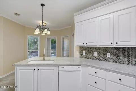Kitchen - 414 Violet Dr, Madison, MS 39110 photo 4 of 5