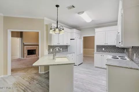 Kitchen - 414 Violet Dr, Madison, MS 39110 photo 2 of 5