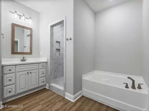 Bath - 7971 Buttonbush Rd, Biloxi, MS 39532 photo 2 of 3