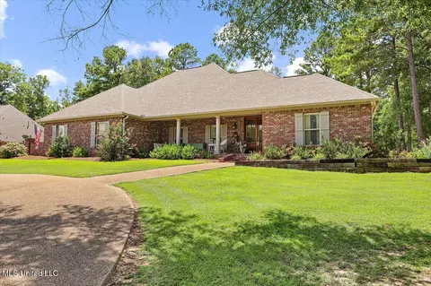 105 Sandstone Dr, Brandon, MS 39047