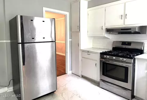 Kitchen - 552 Ratcliff Pl, Natchez, MS 39120 photo 1 of 3