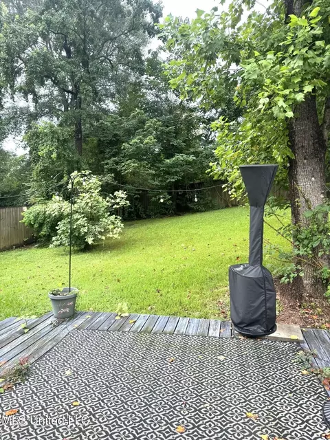Exterior - 552 Ratcliff Pl, Natchez, MS 39120 photo 2 of 4