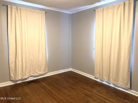 Bedroom - 552 Ratcliff Pl, Natchez, MS 39120 photo 3 of 4