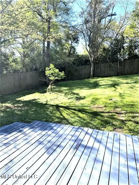 Exterior - 552 Ratcliff Pl, Natchez, MS 39120 photo 3 of 4