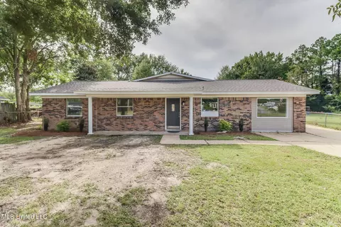 15604 Anderson Dr, Biloxi, MS 39532